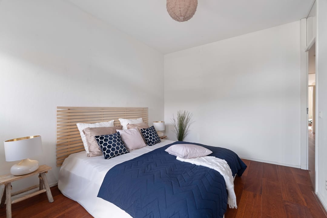 Spacious Waterfront Apartment with Free View and Private Parking — 18