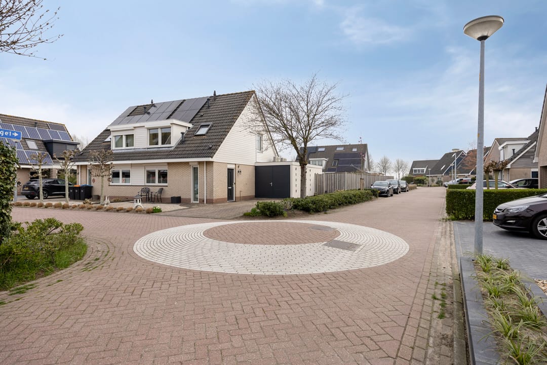 Well-maintained semi-detached home with garage near Lingemeer — 42