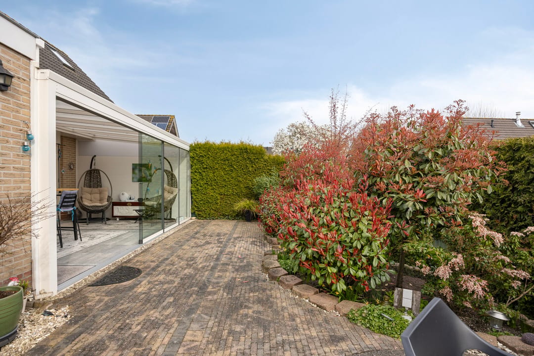 Well-maintained semi-detached home with garage near Lingemeer — 31