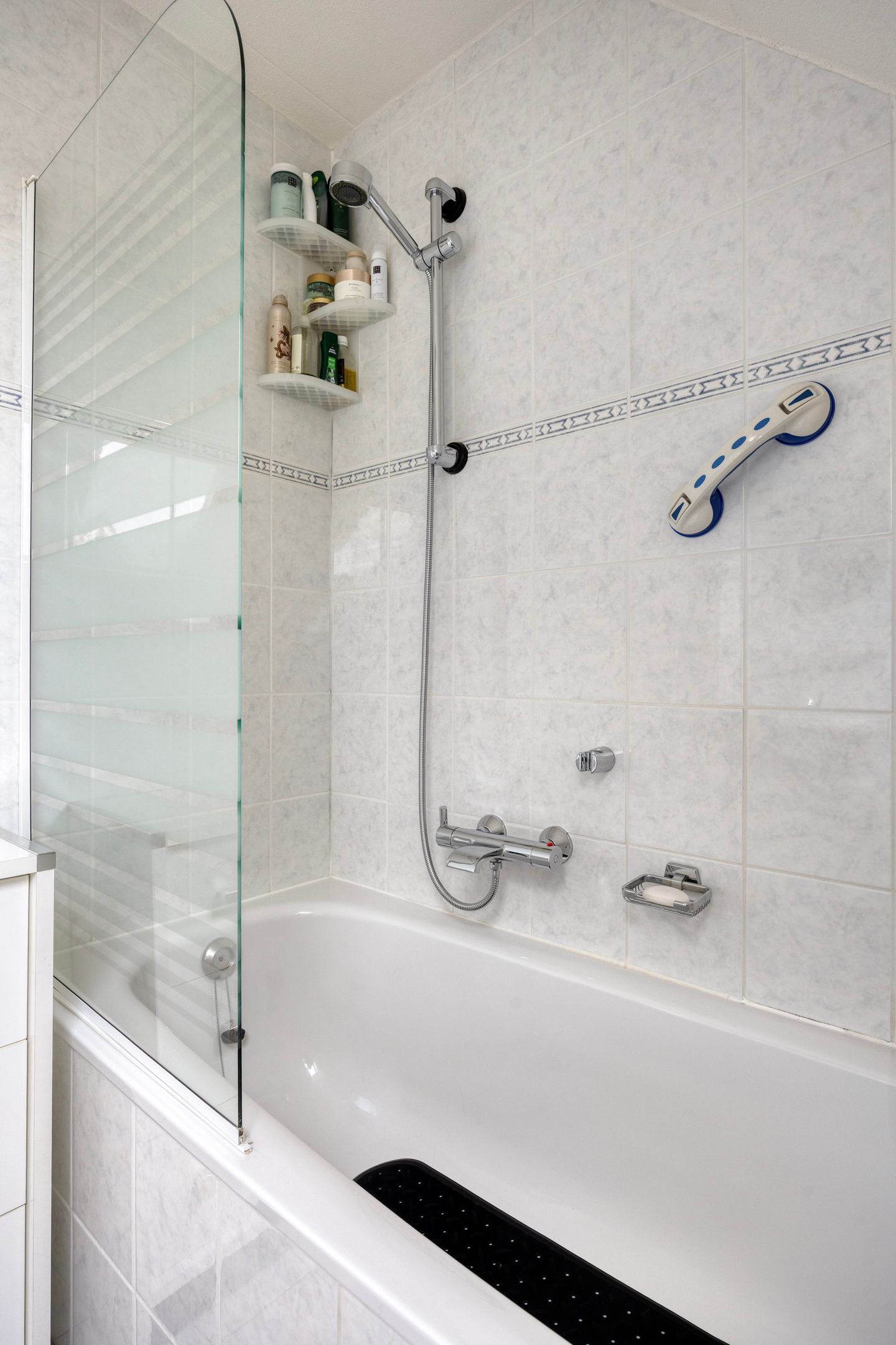 Well-maintained semi-detached home with garage near Lingemeer — 25