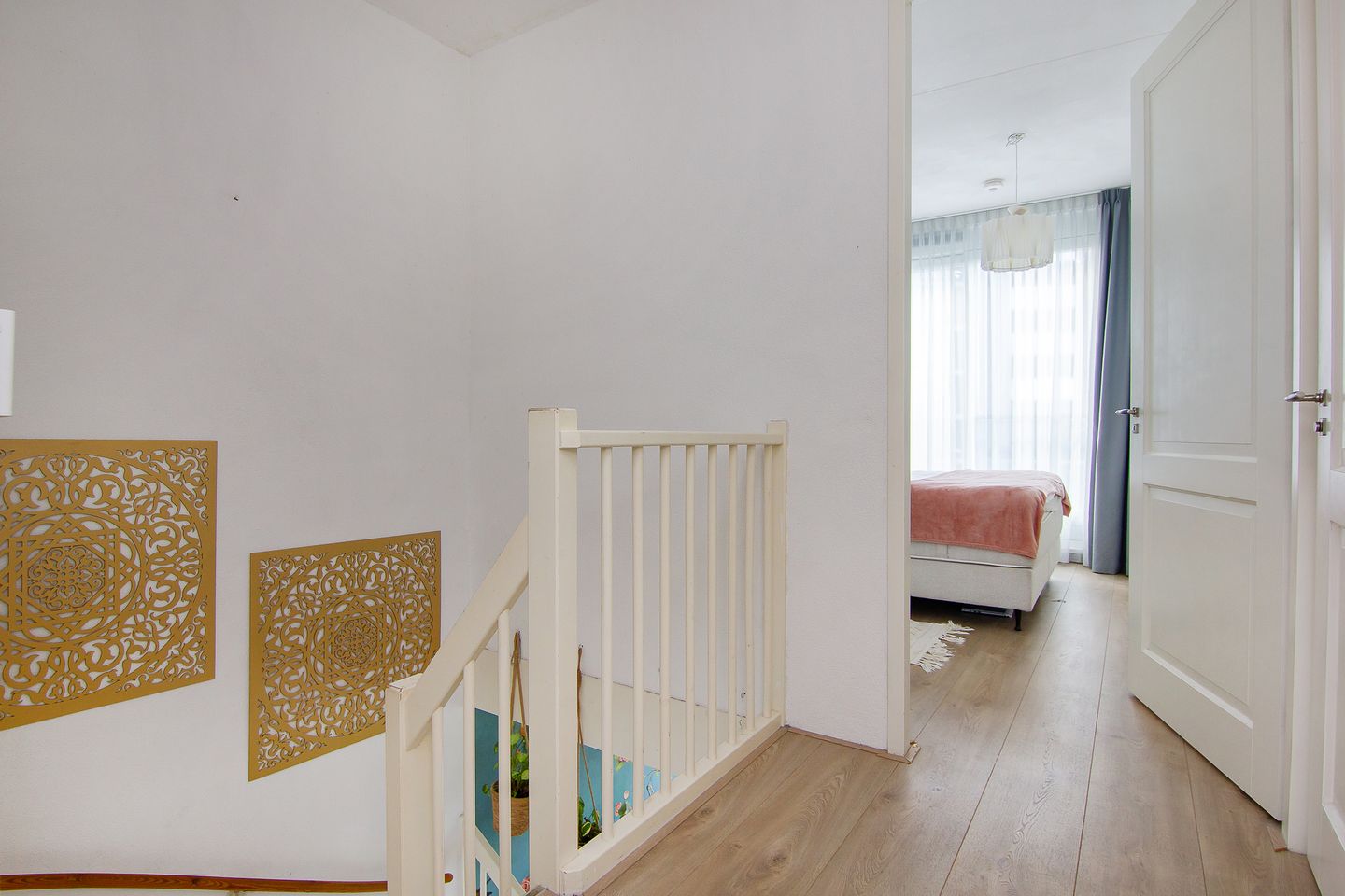 Modern family home with park views and private parking in IJmuiden — 24