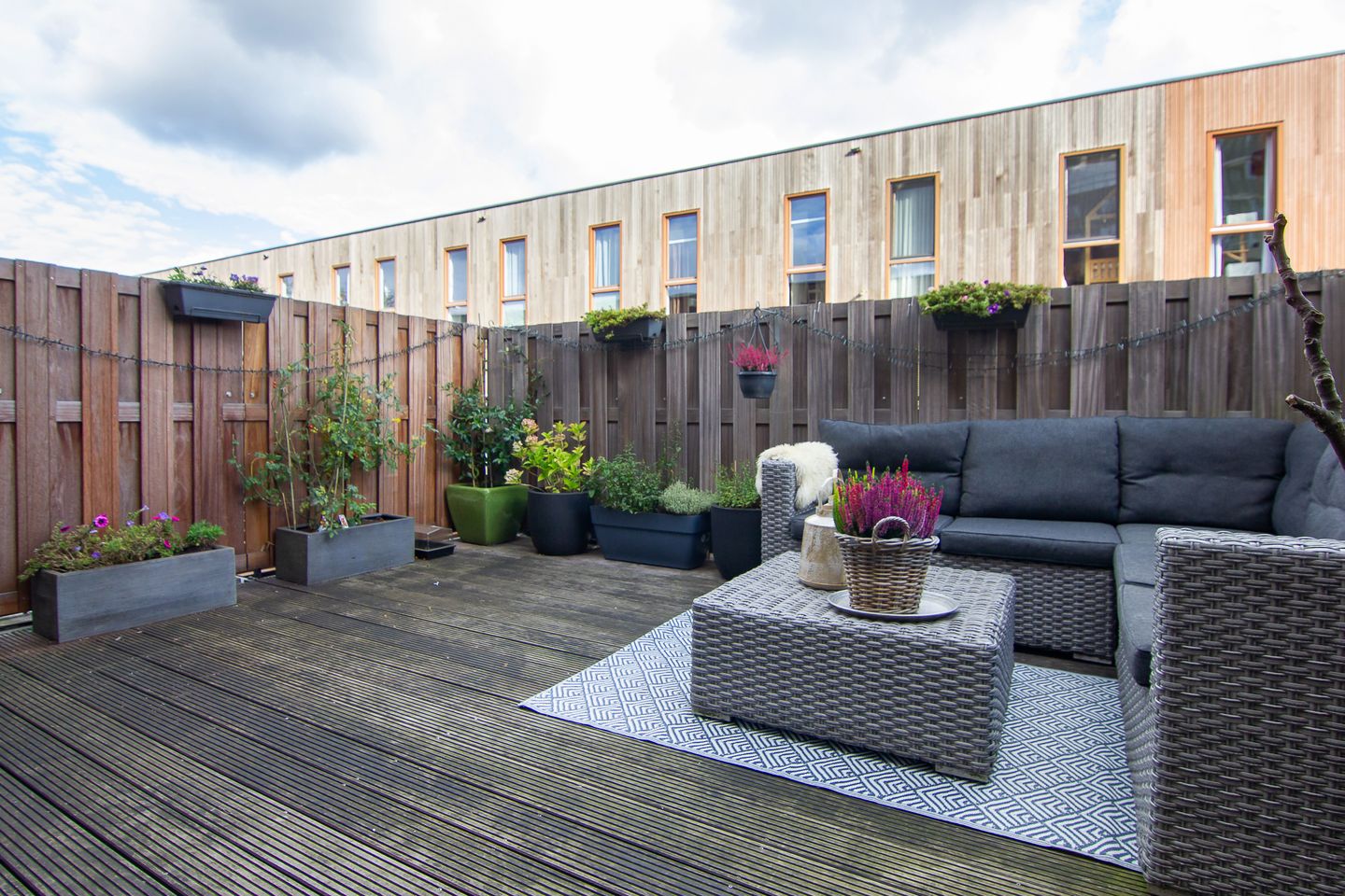 Modern family home with park views and private parking in IJmuiden — 22