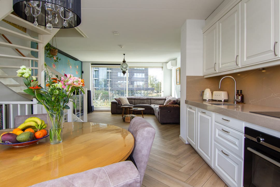 Modern family home with park views and private parking in IJmuiden — 20
