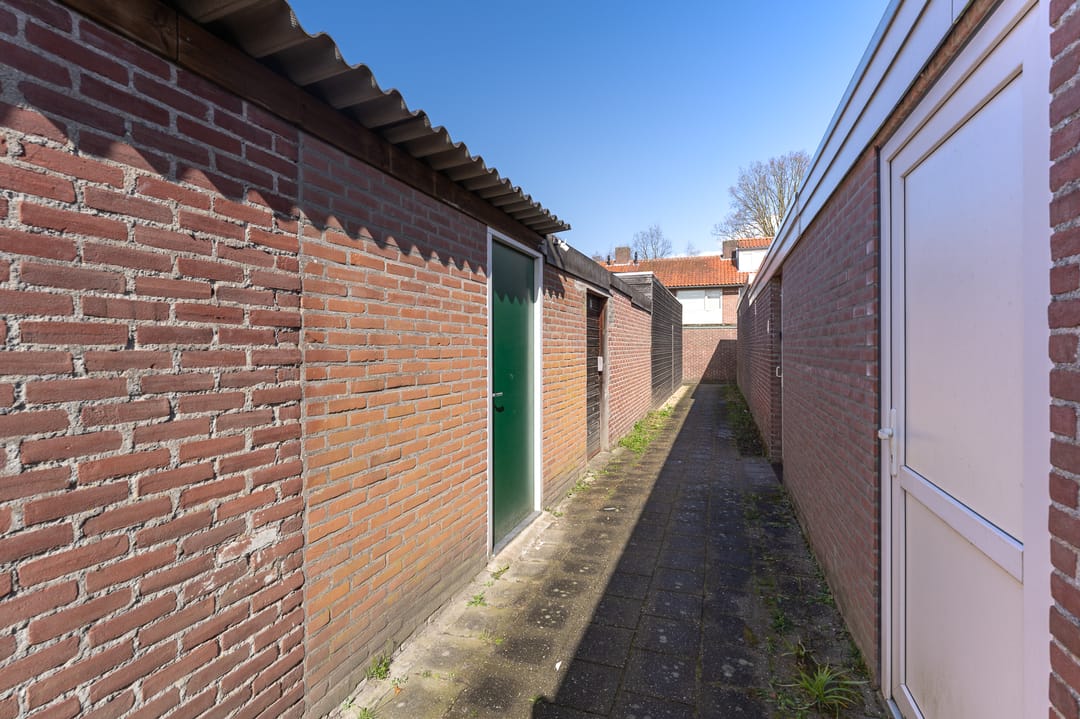 Terraced home with renovation potential in child-friendly Valkenswaard neighbourhood — 25