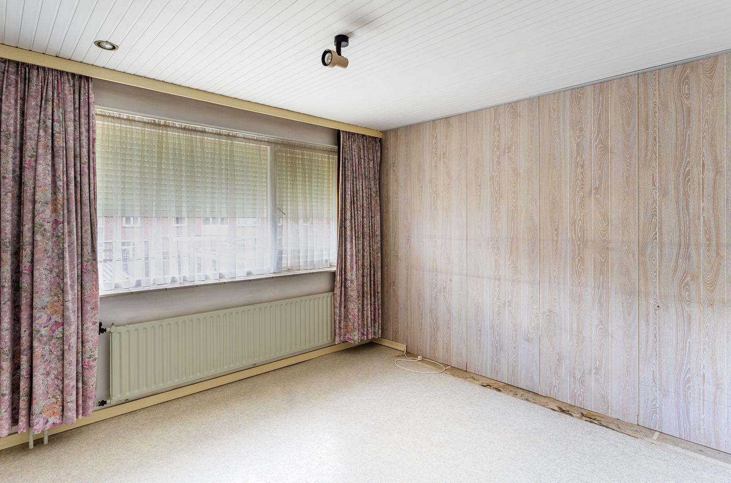 Terraced home with renovation potential in child-friendly Valkenswaard neighbourhood — 13