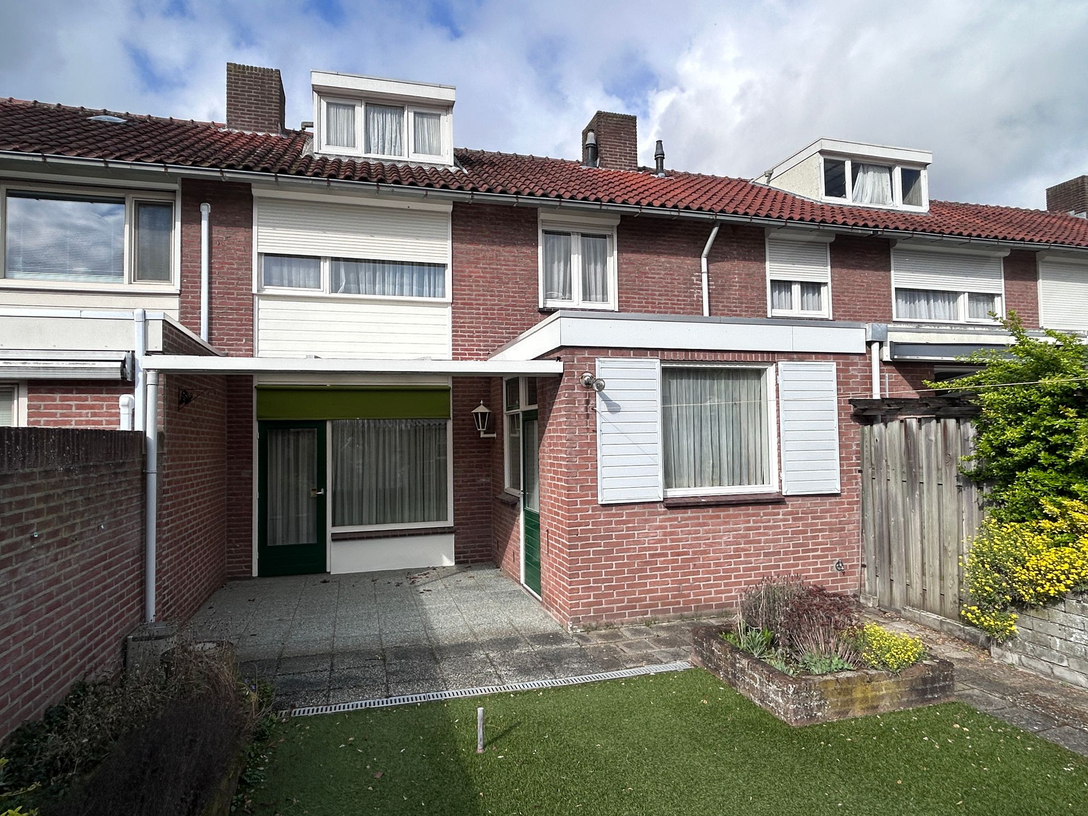 Terraced home with renovation potential in child-friendly Valkenswaard neighbourhood — 20