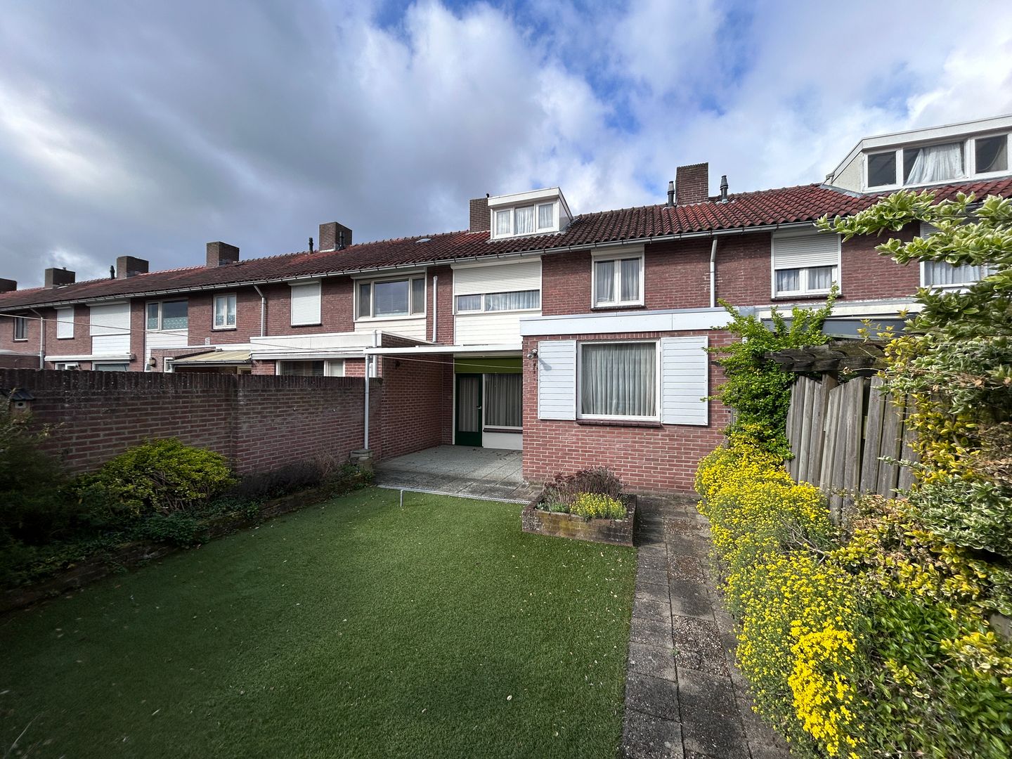 Terraced home with renovation potential in child-friendly Valkenswaard neighbourhood — 19