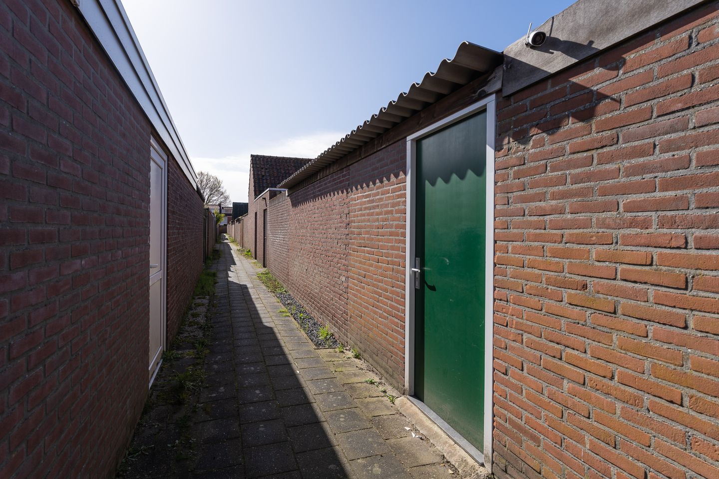 Terraced home with renovation potential in child-friendly Valkenswaard neighbourhood — 24