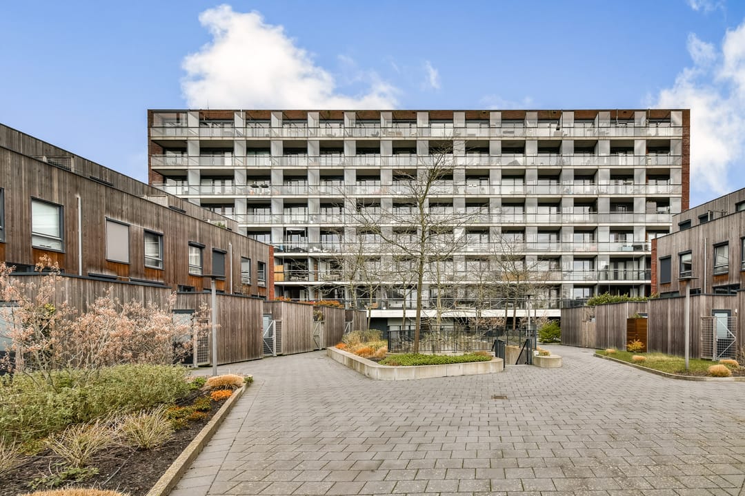 Modern 45m² Apartment with South-Facing Balcony and Unobstructed Views — 16