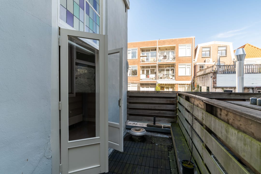Elegant apartment with authentic details and terrace in Voorhout — 13