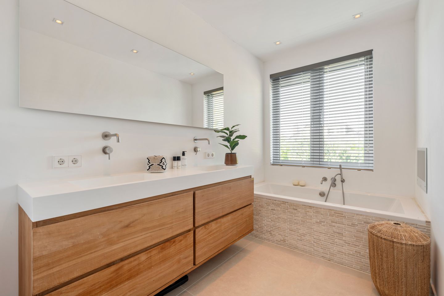 Fully Renovated Corner House with A+++ Energy Label in Elsrijk — 28
