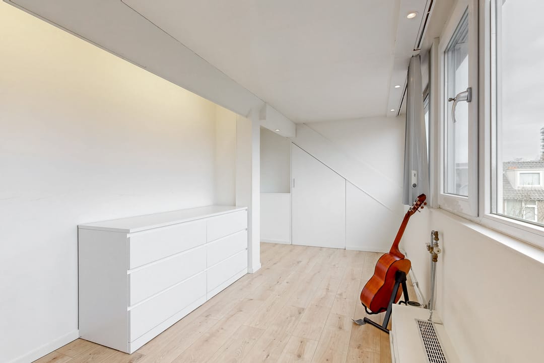 Spacious and Modernized Family Home in Elsrijk Oost — 26