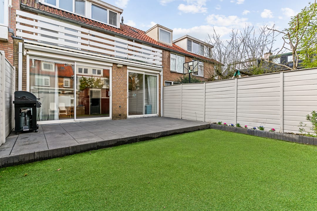 Spacious and Modernized Family Home in Elsrijk Oost — 31