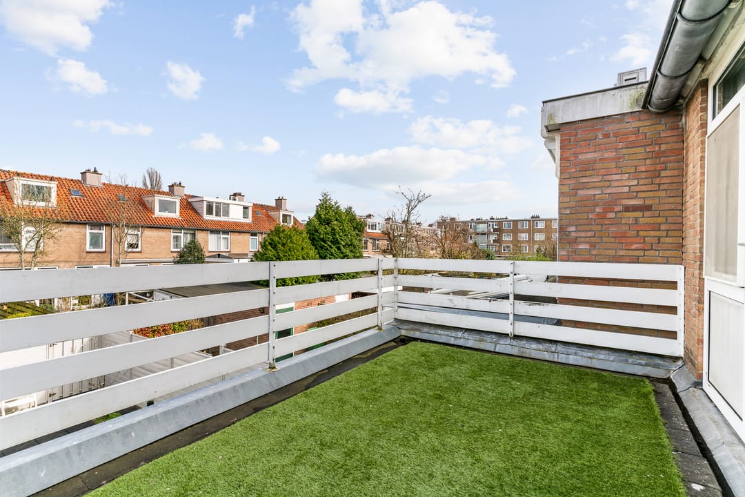 Spacious and Modernized Family Home in Elsrijk Oost — 16