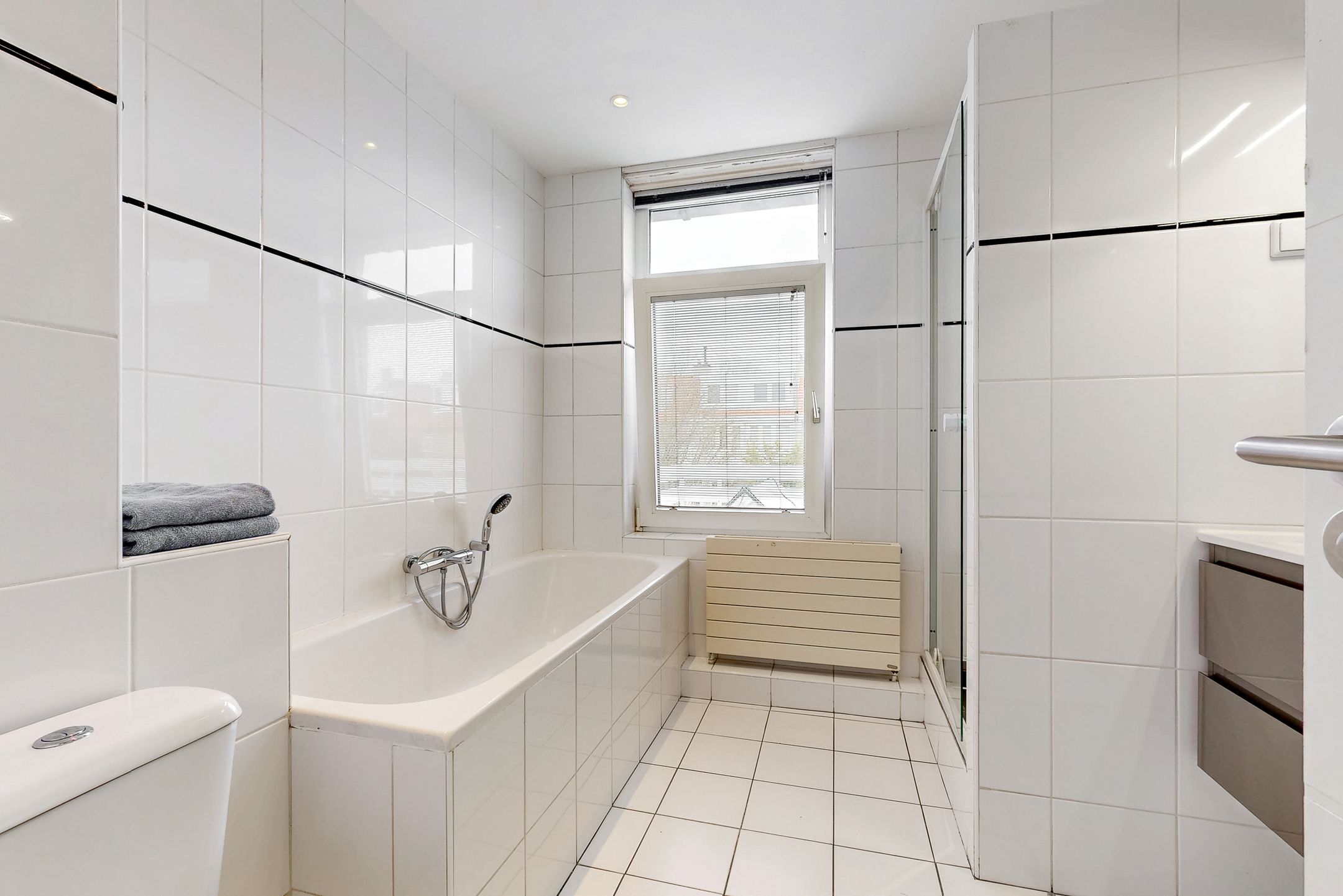 Spacious and Modernized Family Home in Elsrijk Oost — 18