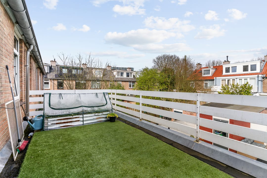 Spacious and Modernized Family Home in Elsrijk Oost — 17