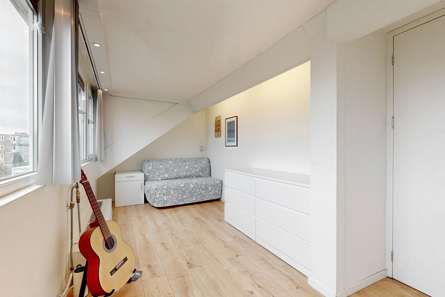 Spacious and Modernized Family Home in Elsrijk Oost — 25