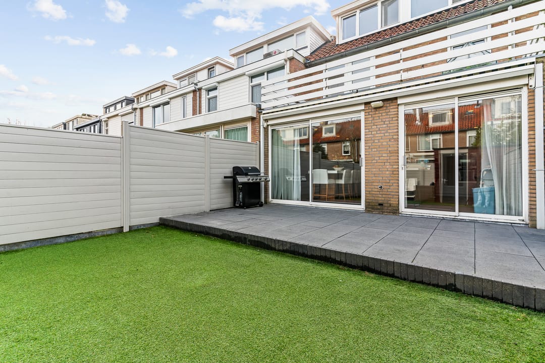 Spacious and Modernized Family Home in Elsrijk Oost — 32