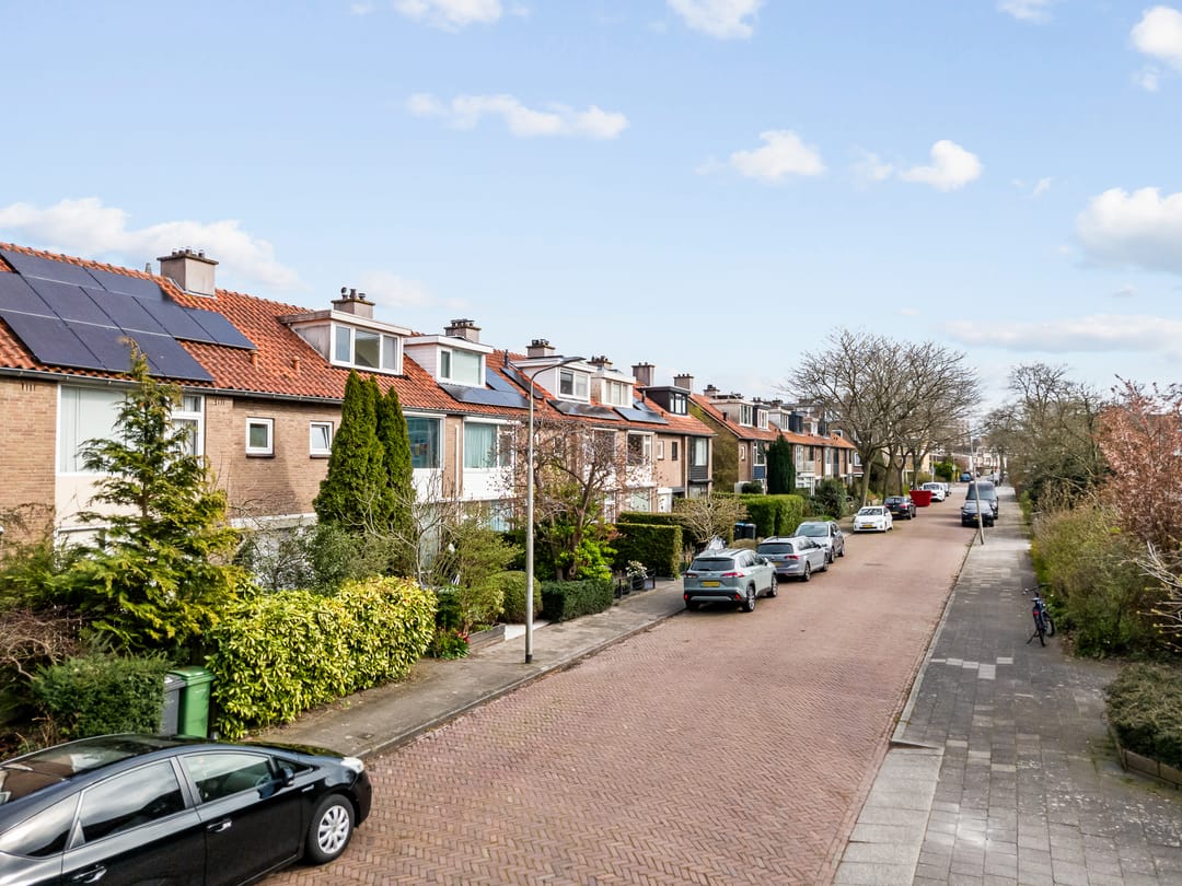 Spacious and Modernized Family Home in Elsrijk Oost — 43