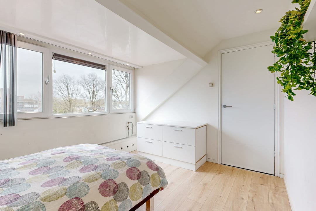 Spacious and Modernized Family Home in Elsrijk Oost — 28