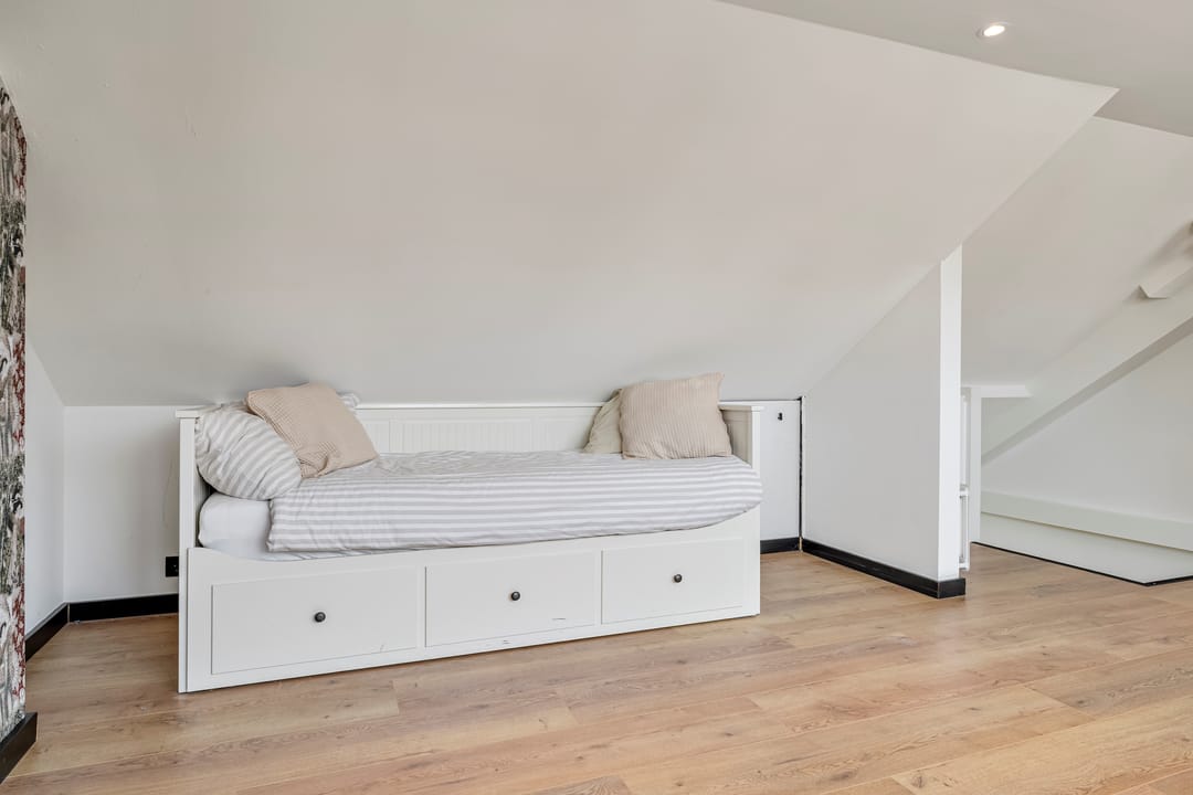 Characterful 1950s Terraced Home with Modern Extensions in Tilburg — 28