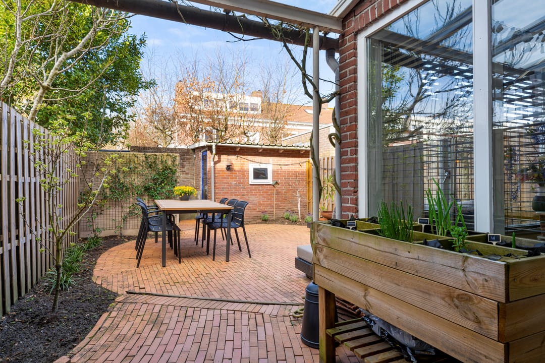 Characterful 1950s Terraced Home with Modern Extensions in Tilburg — 31