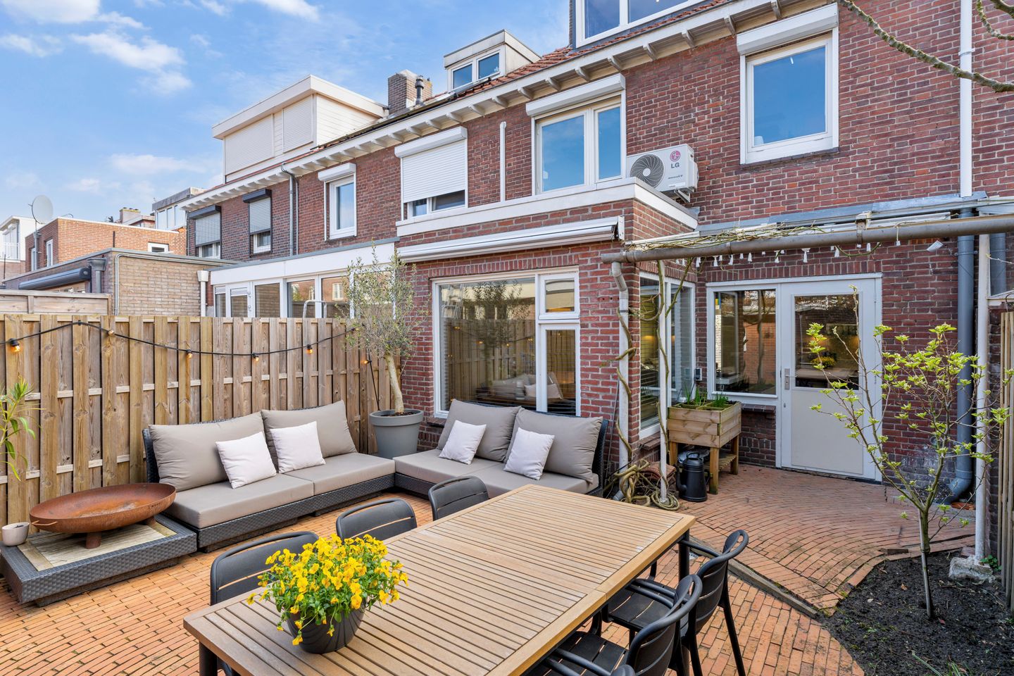 Characterful 1950s Terraced Home with Modern Extensions in Tilburg — 35