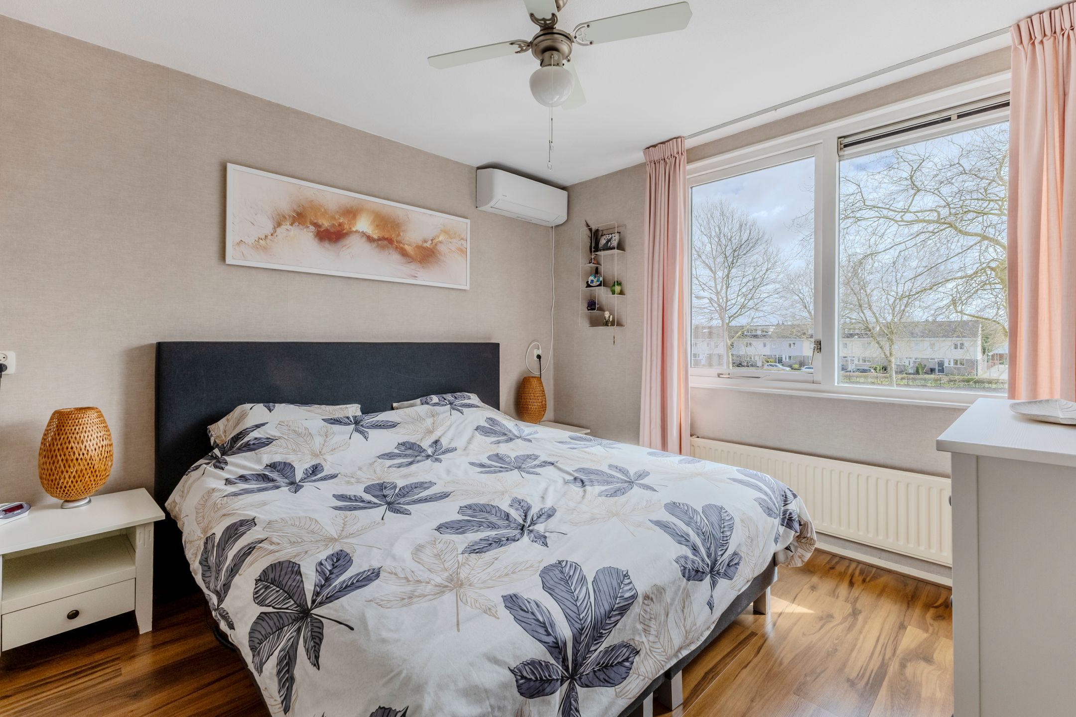 Corner house with sunny garden and unobstructed view in Almere — 17