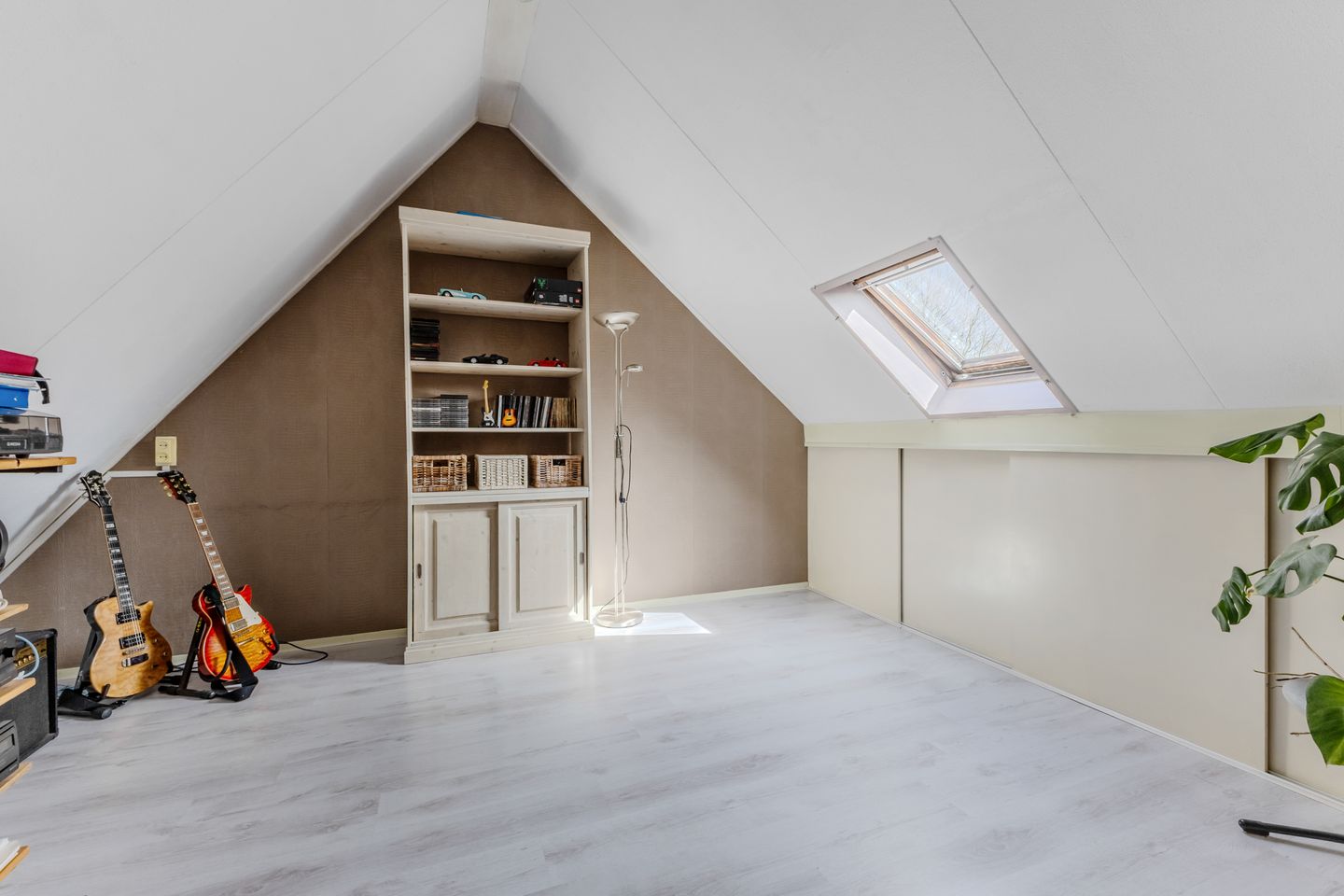 Corner house with sunny garden and unobstructed view in Almere — 28