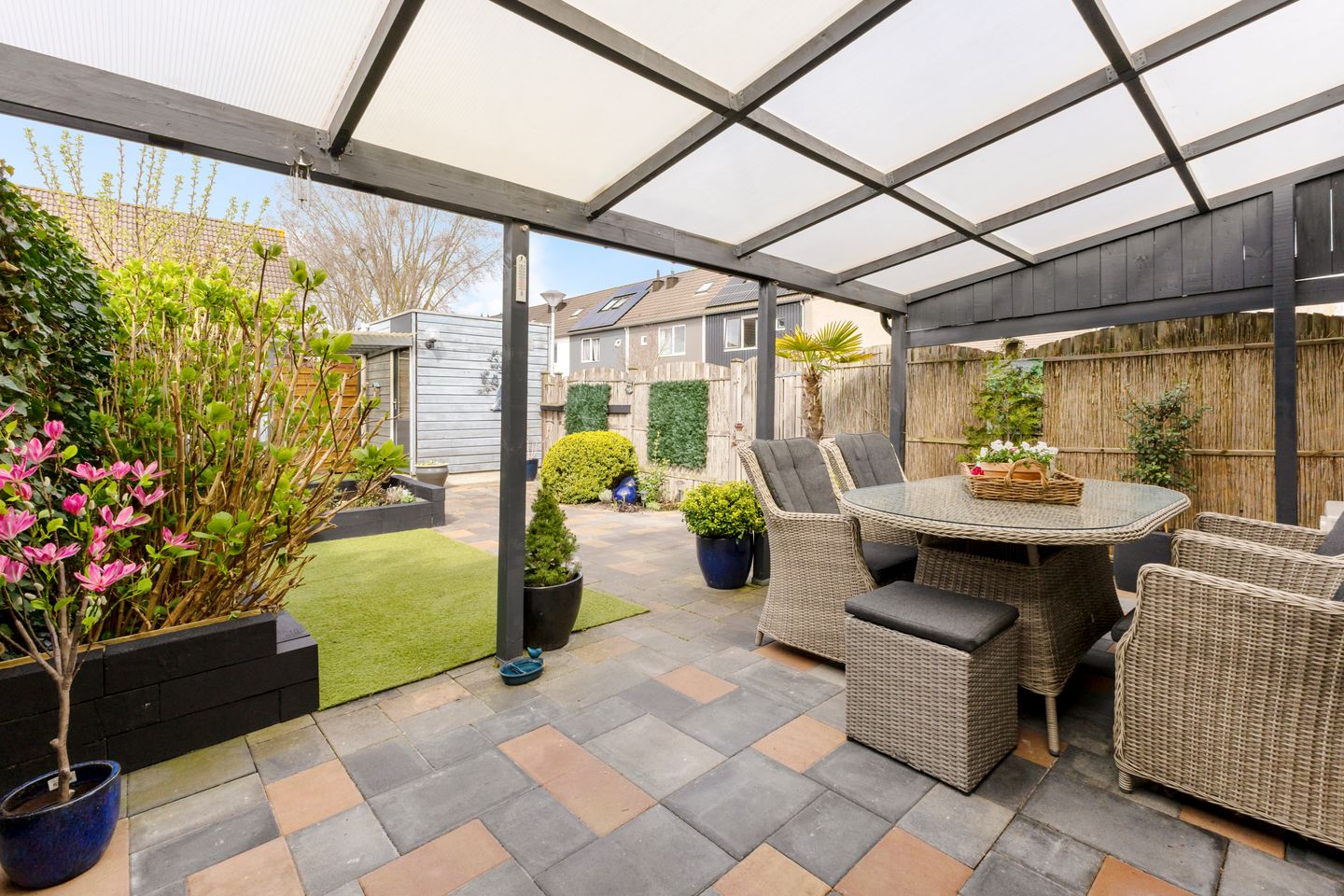 Corner house with sunny garden and unobstructed view in Almere — 13