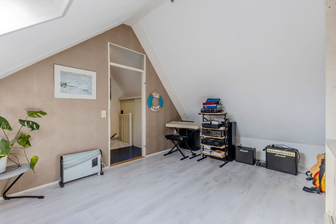 Corner house with sunny garden and unobstructed view in Almere — 27