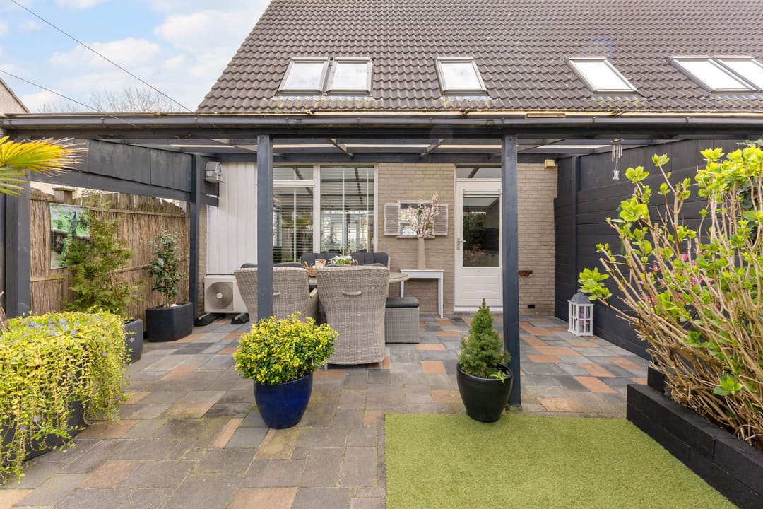 Corner house with sunny garden and unobstructed view in Almere — 12
