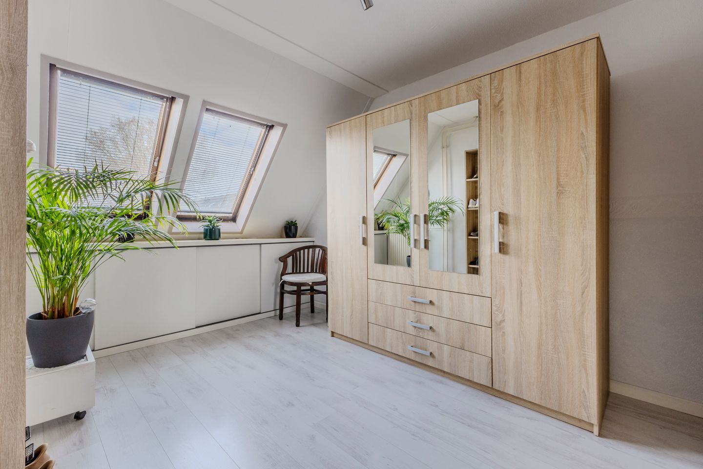 Corner house with sunny garden and unobstructed view in Almere — 19