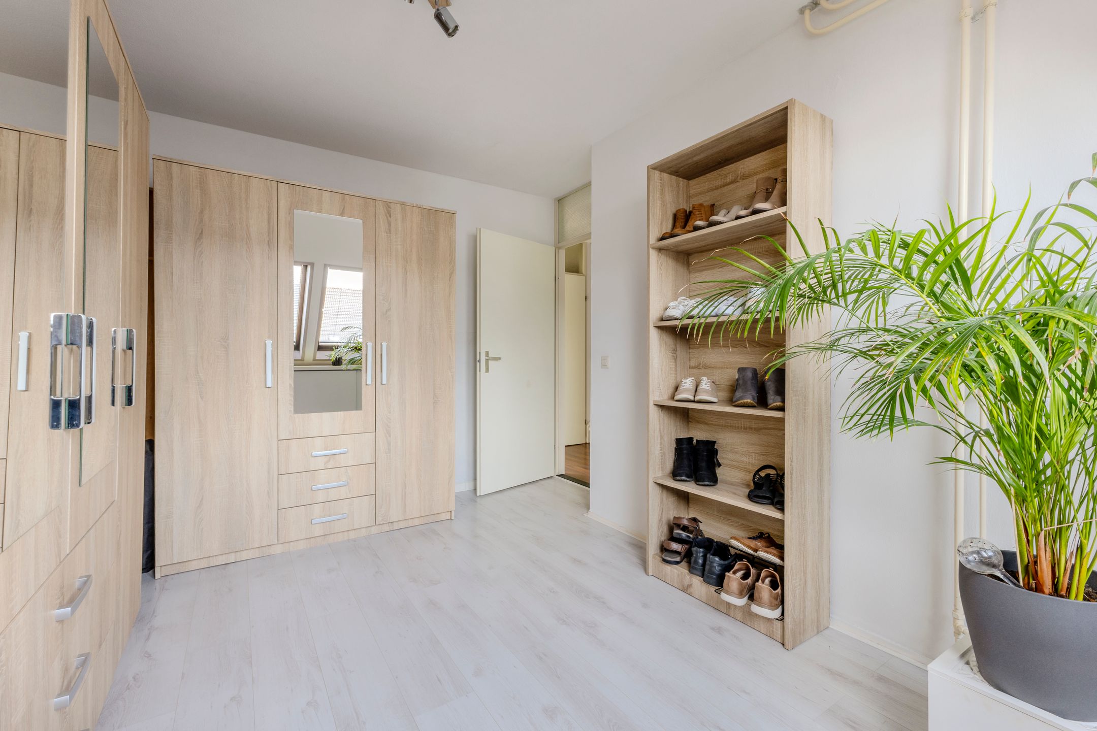 Corner house with sunny garden and unobstructed view in Almere — 20