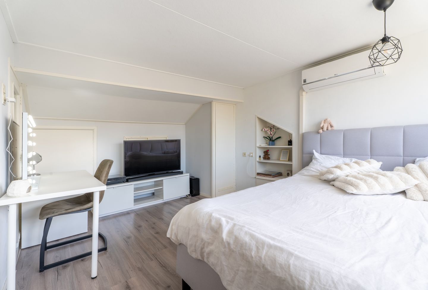 Photo 35 of Burgemeester Breebaartlaan 13