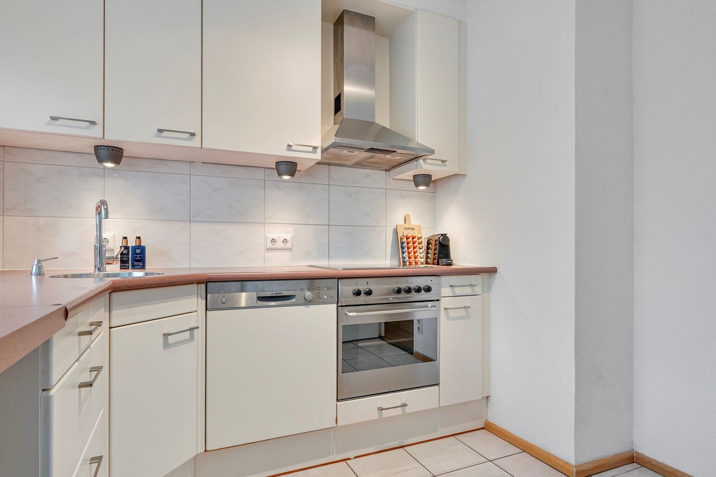 Stylish and Light Apartment in Green Tilburg Location — 14