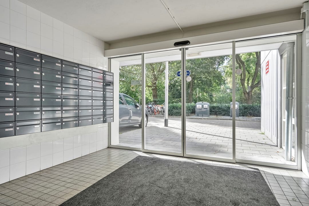 Stylish and Light Apartment in Green Tilburg Location — 32