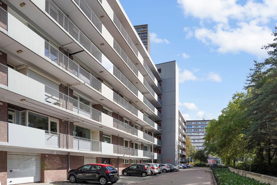 Stylish and Light Apartment in Green Tilburg Location — 37