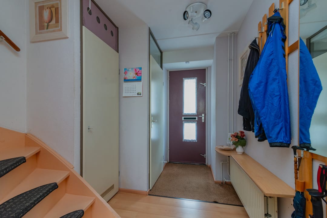 Spacious Corner Townhouse with 4 Bedrooms, South-Facing Garden and Private Parking — 17