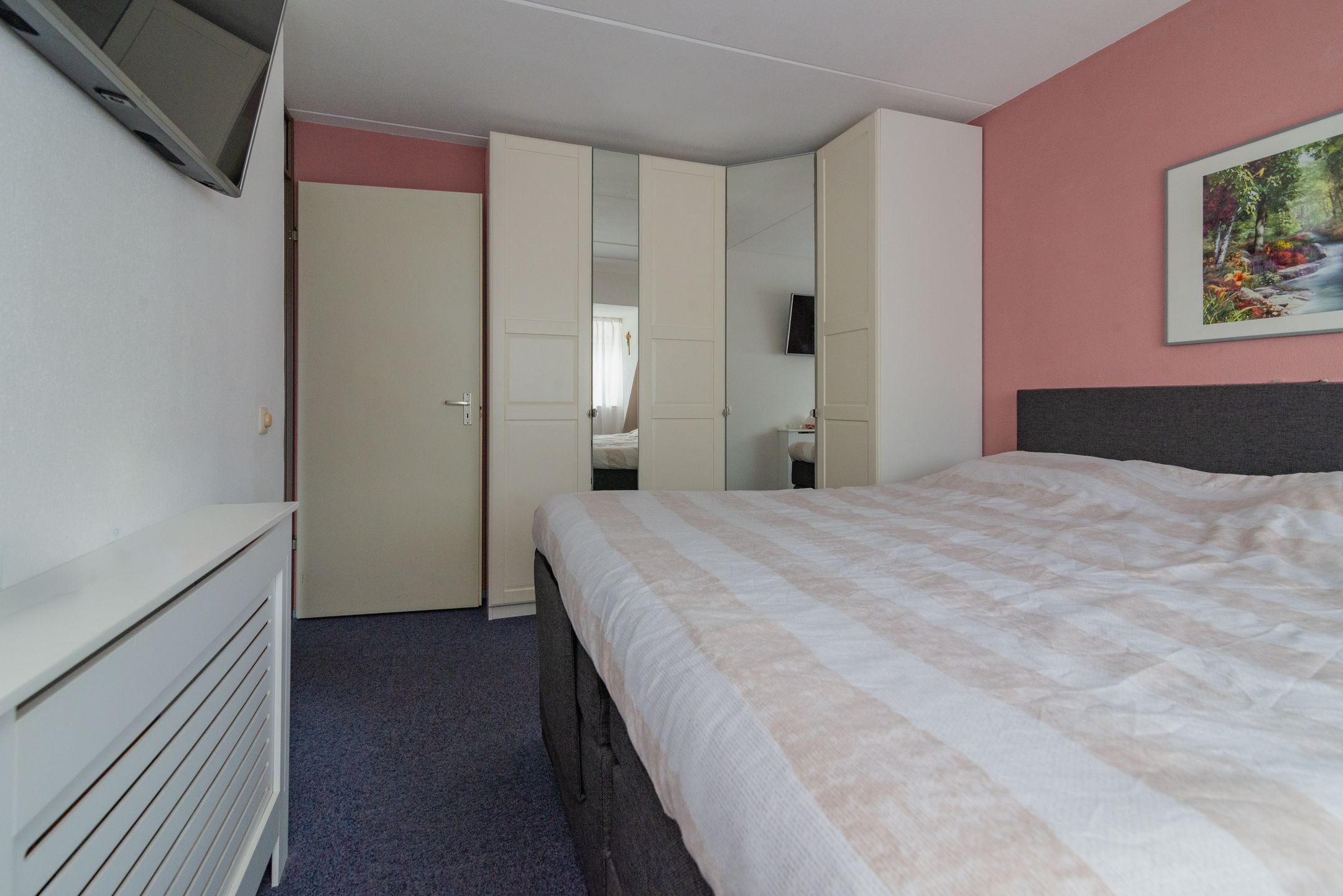 Spacious Corner Townhouse with 4 Bedrooms, South-Facing Garden and Private Parking — 21