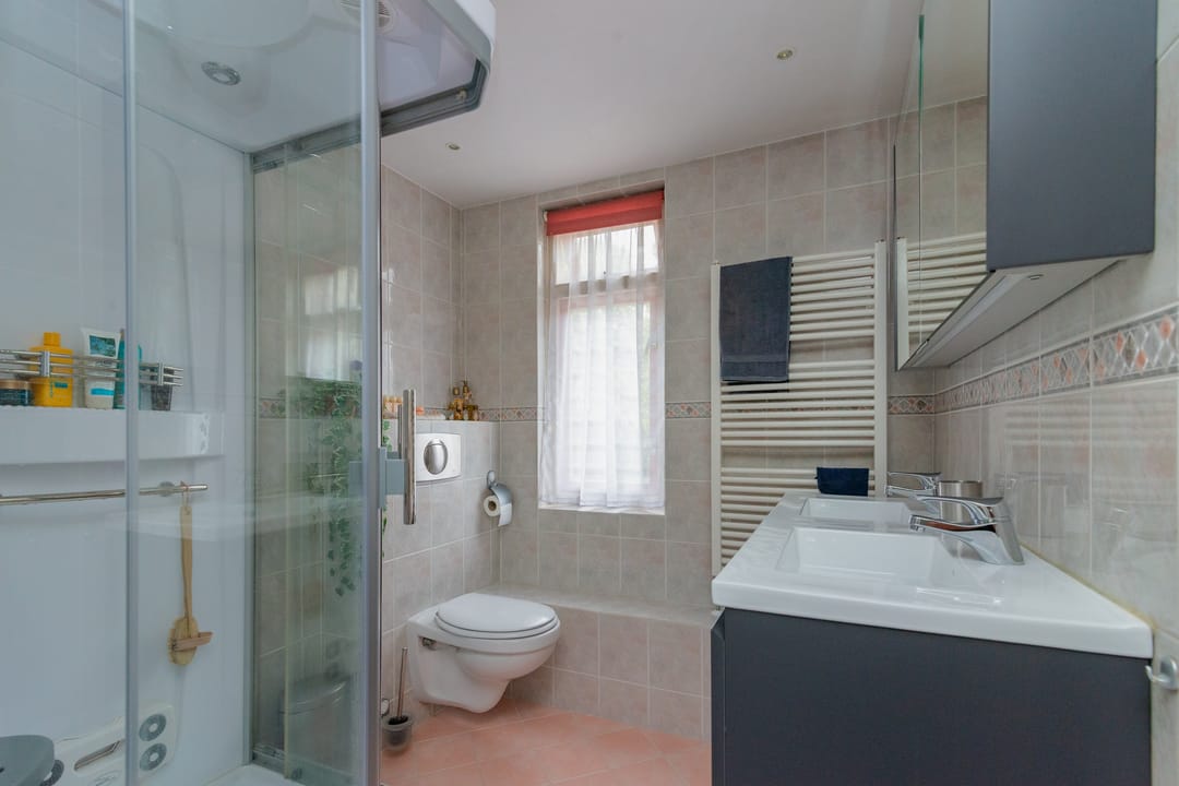 Spacious Corner Townhouse with 4 Bedrooms, South-Facing Garden and Private Parking — 22