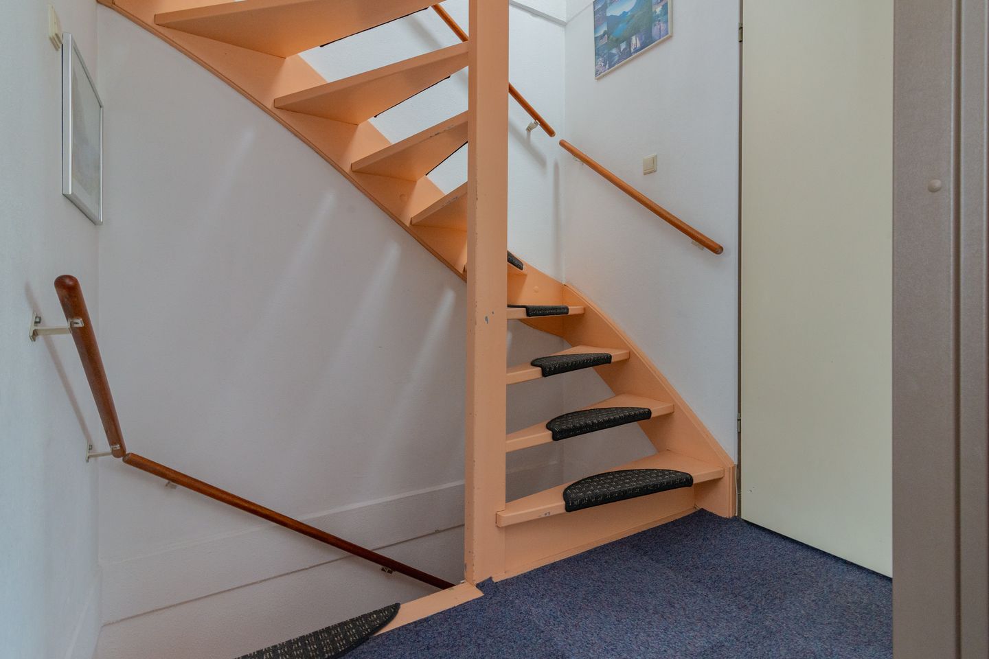 Spacious Corner Townhouse with 4 Bedrooms, South-Facing Garden and Private Parking — 25