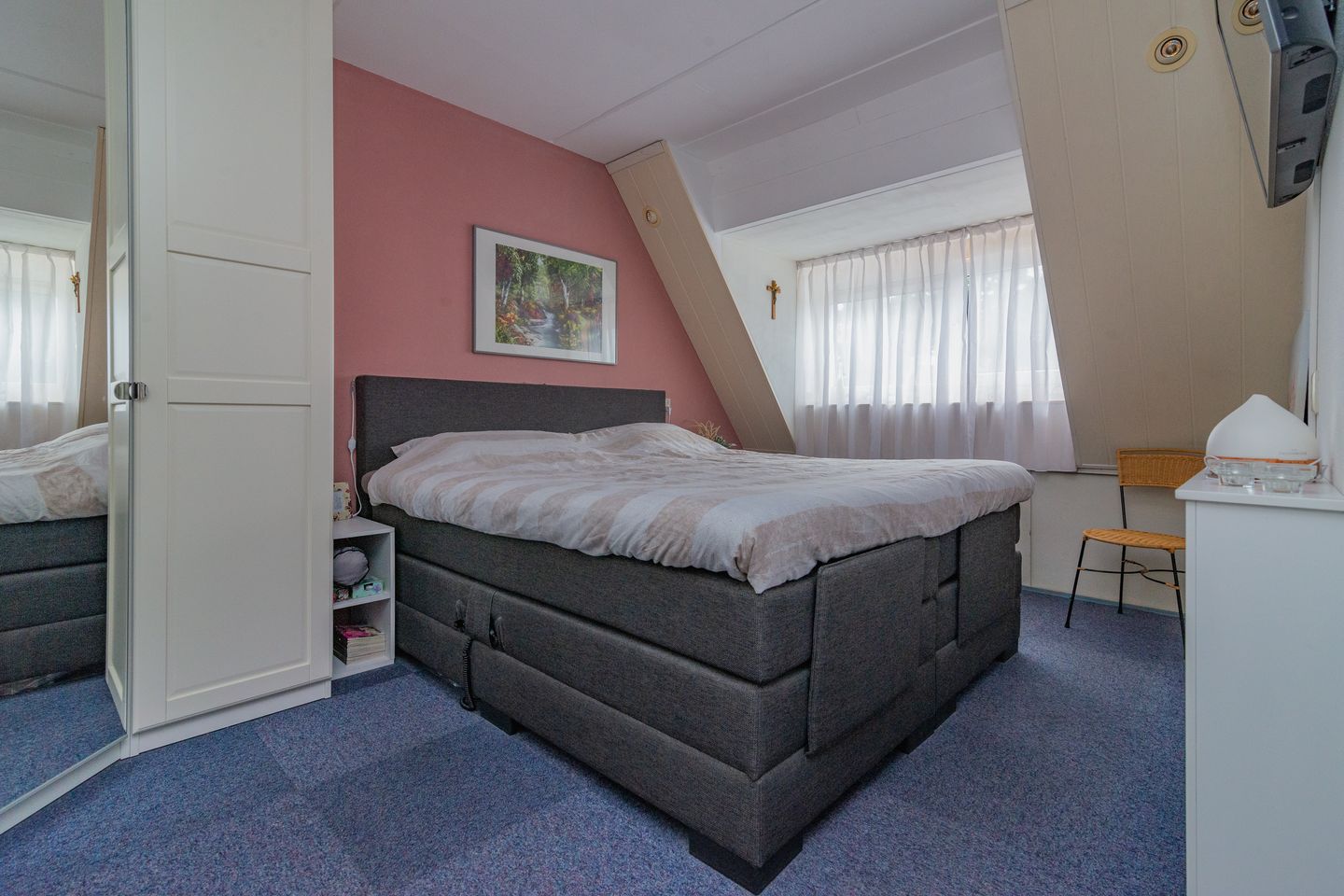 Spacious Corner Townhouse with 4 Bedrooms, South-Facing Garden and Private Parking — 20