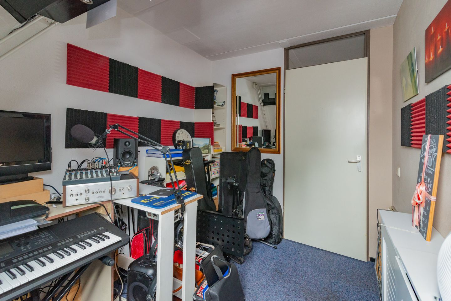 Spacious Corner Townhouse with 4 Bedrooms, South-Facing Garden and Private Parking — 19