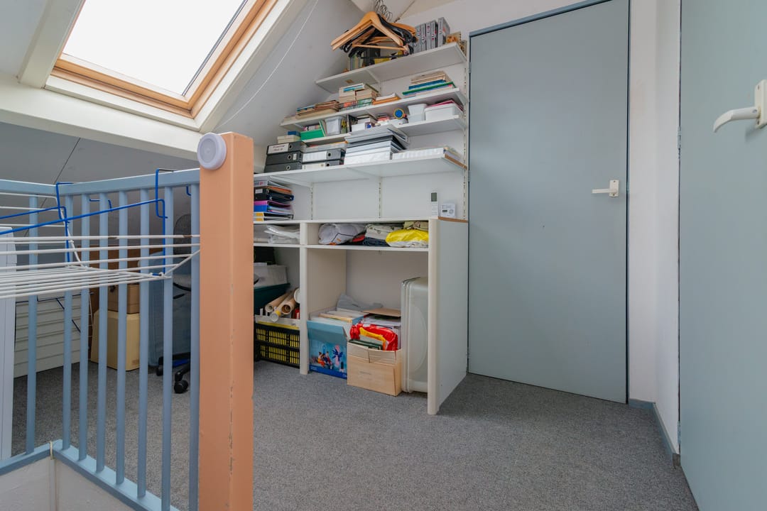 Spacious Corner Townhouse with 4 Bedrooms, South-Facing Garden and Private Parking — 26
