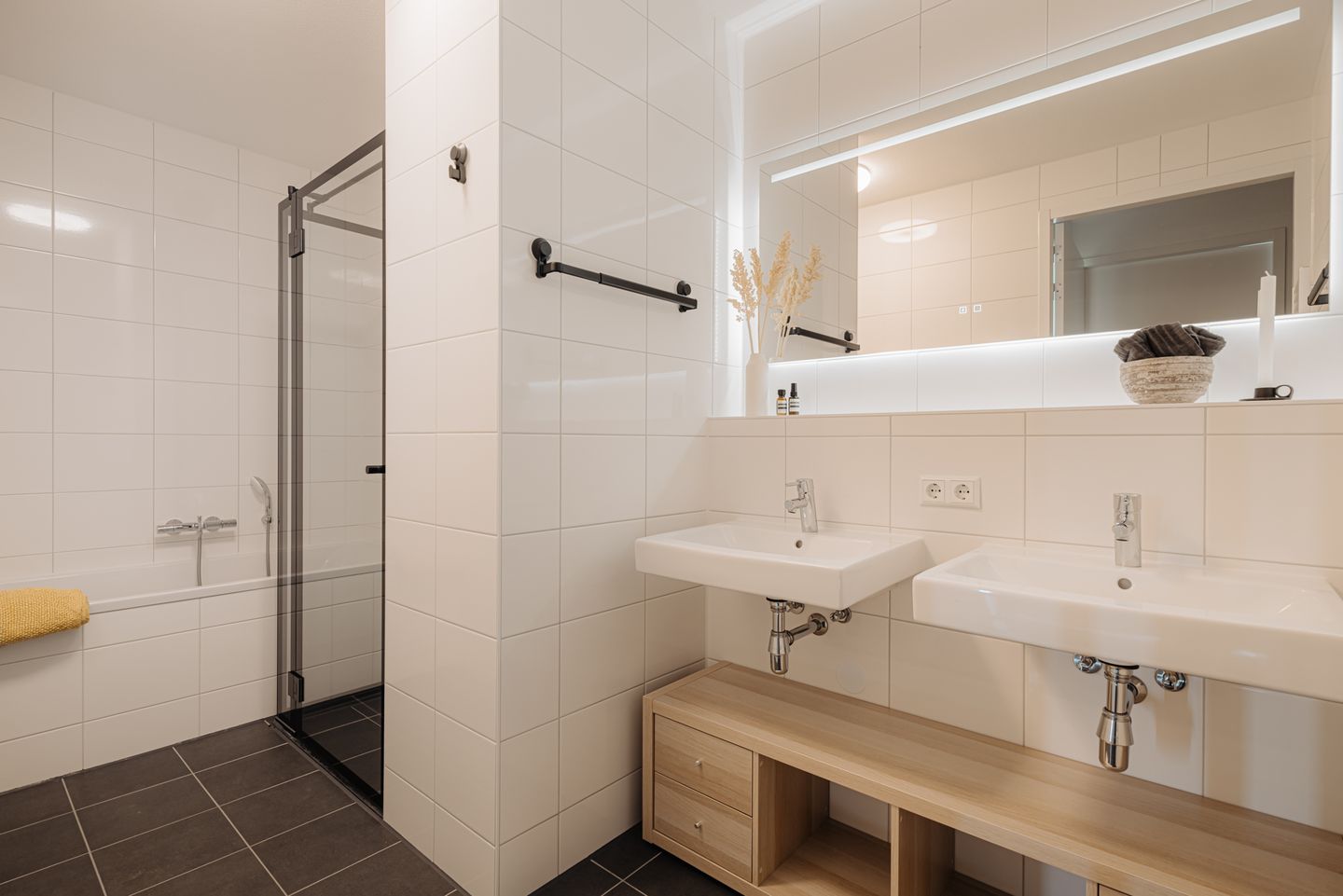 Photo 25 of Heathrowstraat 350