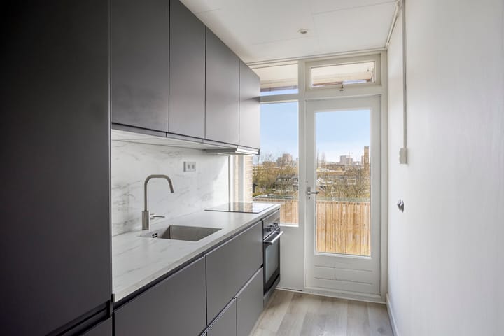 Photo 3 of Bachstraat 450