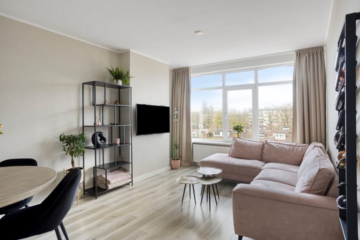 Photo 2 of Bachstraat 450