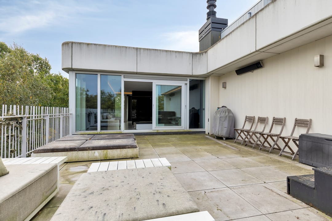 Luxury apartment with rooftop terrace and private parking in Amsterdam Nieuw-West — 23
