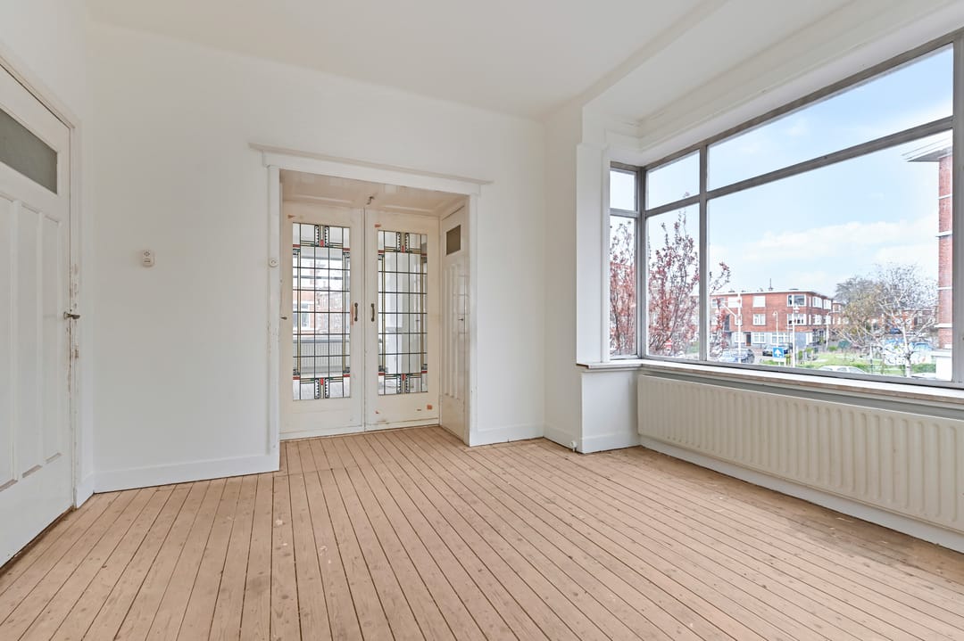 Spacious corner apartment with two bedrooms and sunny balcony near Zuiderpark — 17